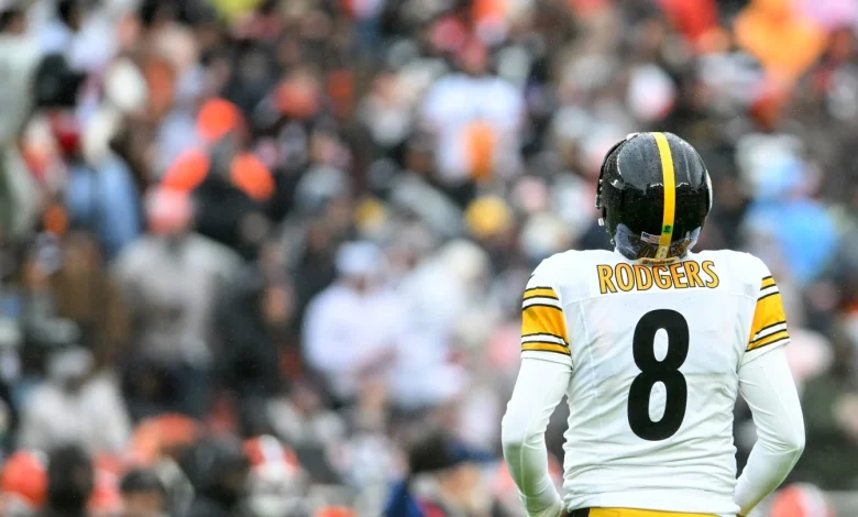Aaron Rodgers and the Cardinals make sense at one level, no sense at another level