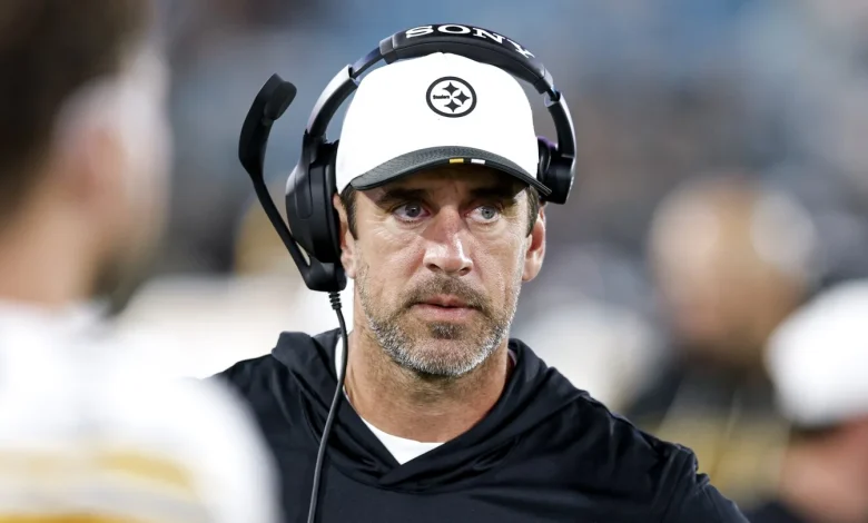 Aaron Rodgers has reported to the Steelers facility