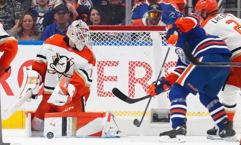 Analyzing the dramatic goalie showdown between Dostal and Ingram