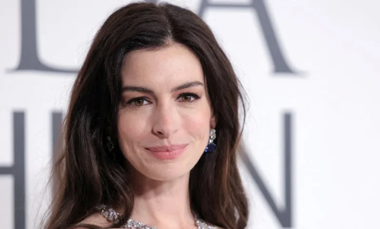 Anne Hathaway Reveals the One Plastic Surgery Procedure She’d Try