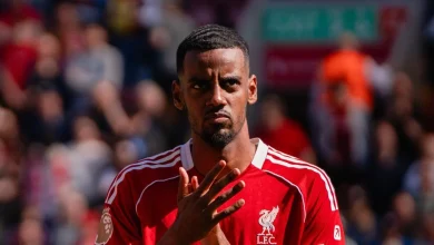 Arne Slot explica a ausência de Alexander Isak pelo Man Utd x Liverpool