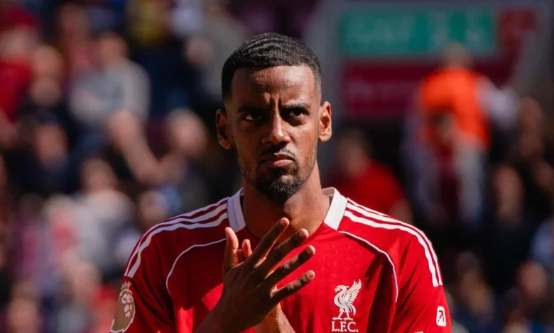 Arne Slot explica a ausência de Alexander Isak pelo Man Utd x Liverpool