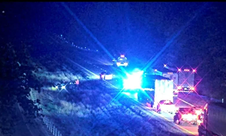 At least 6 people injured in 3-vehicle crash on I-71 South, Louisville police say