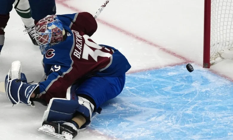 Avalanche make goaltending change after rough first period vs. Wild