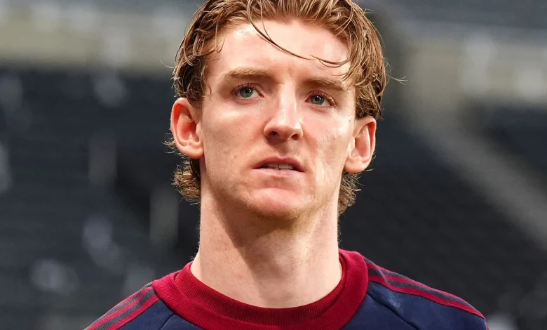 Bayern Munich have opened talks with Newcastle over a potential summer move for Anthony Gordon.