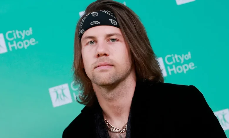 Beartooth singer Caleb Shomo comes out as gay, wife reacts