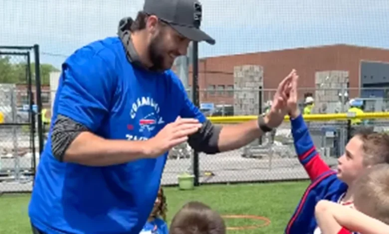 Bill’s Quarterback Josh Allen Crashes Recess at Local School