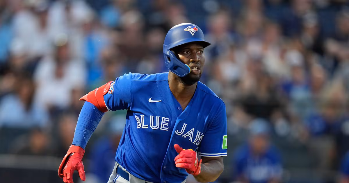 Blue Jays OF Sánchez leaves game with apparent injury after failing to catch fly ball