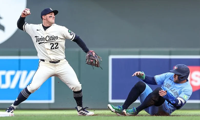 Blue Jays' bats go quiet, end chaotic April with loss to Twins