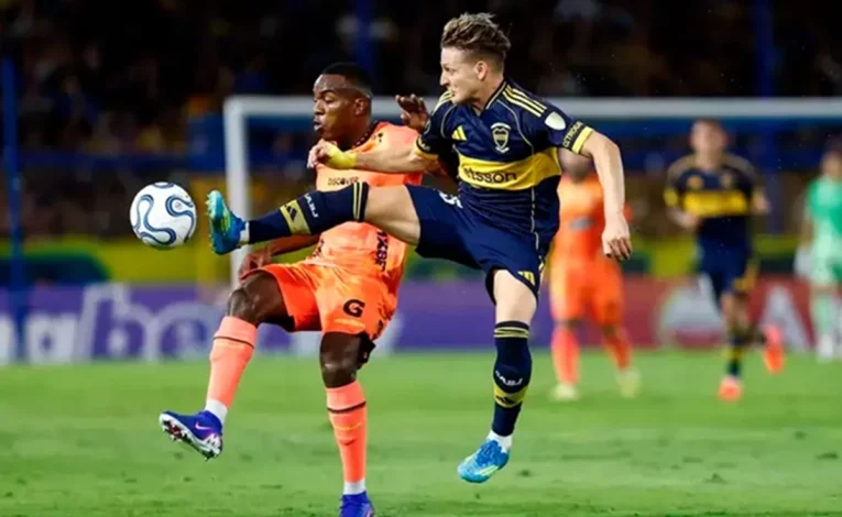 Boca visita a Barcelona en Guayaquil en un duelo clave para encaminar su clasificación