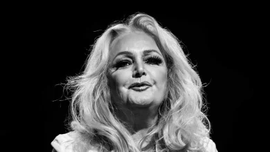 Bonnie Tyler placed in induced coma after emergency surgery