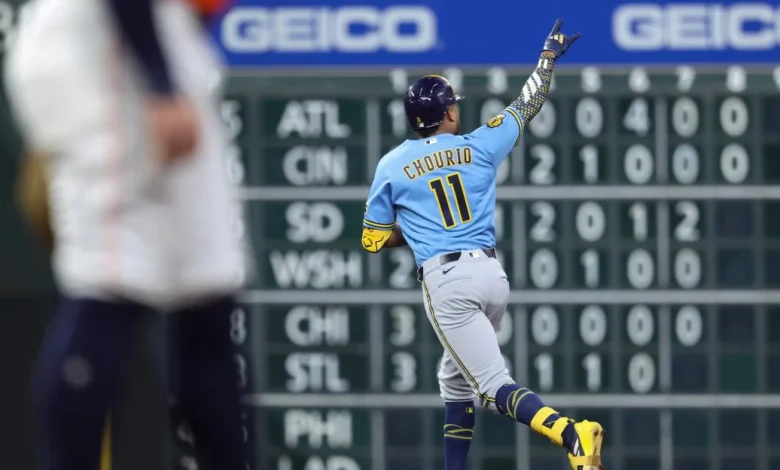 Brewers pick up gritty 5-4 comeback win over Astros in 10