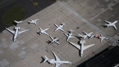 Can we see the apocalypse coming by tracking billionaires’ jets?