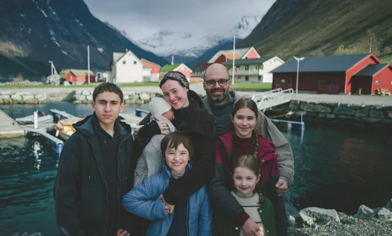 Cannes: Neon Wins Seventh Palme d'Or In A Row For 'Fjord'