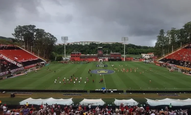 Confira as escalações oficiais de Vitória x Internacional pelo Brasileirão