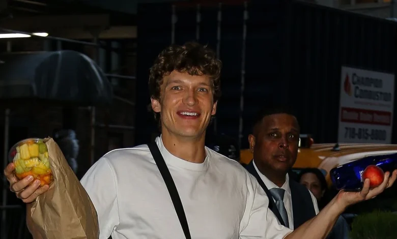 Connor Storrie’s Post-Met Gala Snack Run Look Is Straight Out of the ’90s