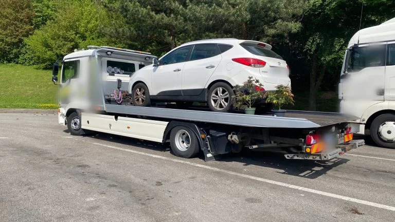Contrôlé à 180 km/h sur l'A16 près de Beauvais (Oise) avec de l’alcool et… du cannabis dans la voiture