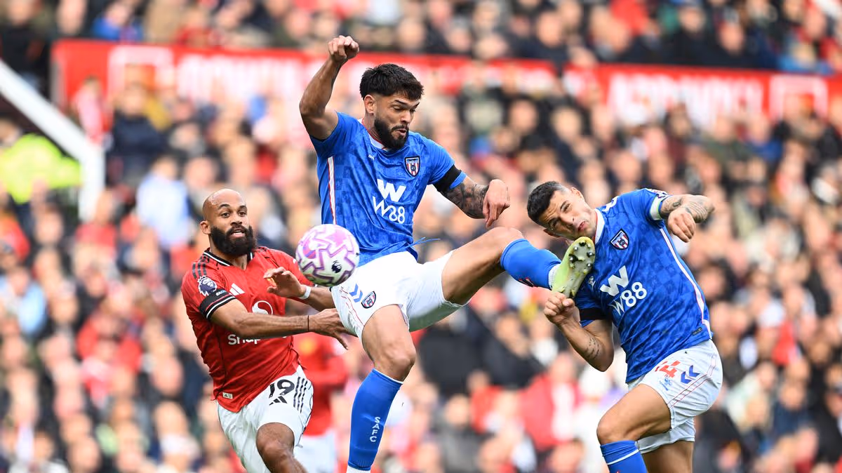 'Controversial' wildcard transfer option set for Manchester United audition