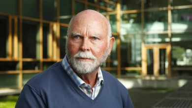 Craig Venter, pioneering human genome decoder, dies at 79 : NPR