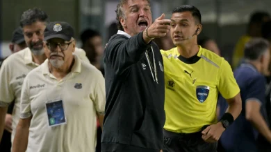 Cuca aponta desequilíbrio no elenco do Santos e justifica substituições: “Acham que sou burro?”
