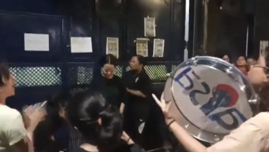 DU hostlers observe nightlong sit-in over lack of water, forced eviction