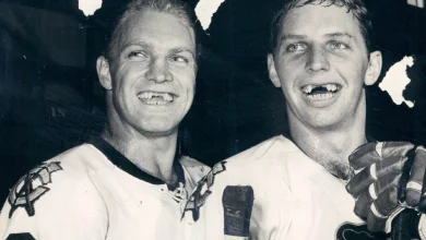 Dennis Hull, longtime Blackhawks forward and counterpart to brother Bobby, dies at 81