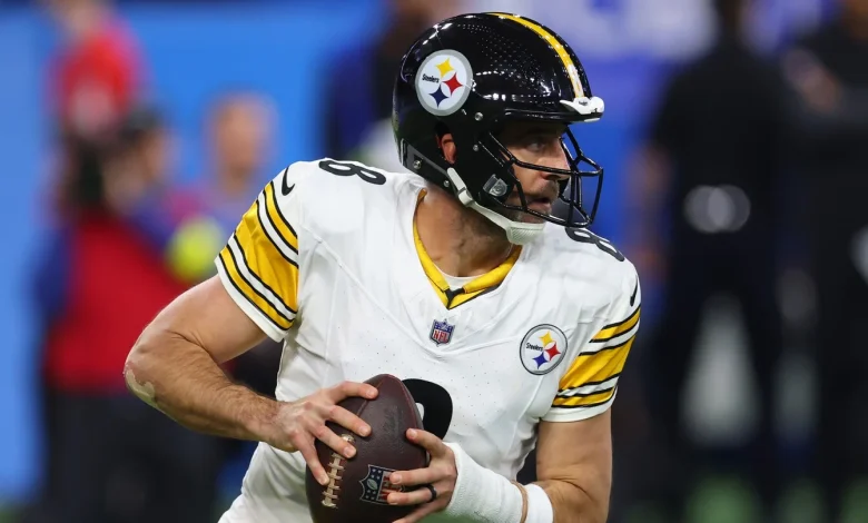 Did Aaron Rodgers wait for the schedule to be released to return to Steelers?