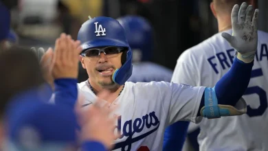 Dodgers' Kiké Hernández strains oblique 2 days into season debut