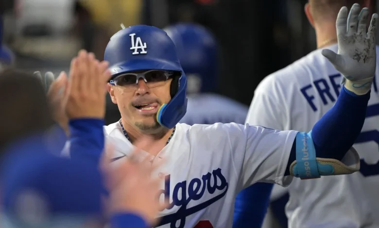 Dodgers' Kiké Hernández strains oblique 2 days into season debut
