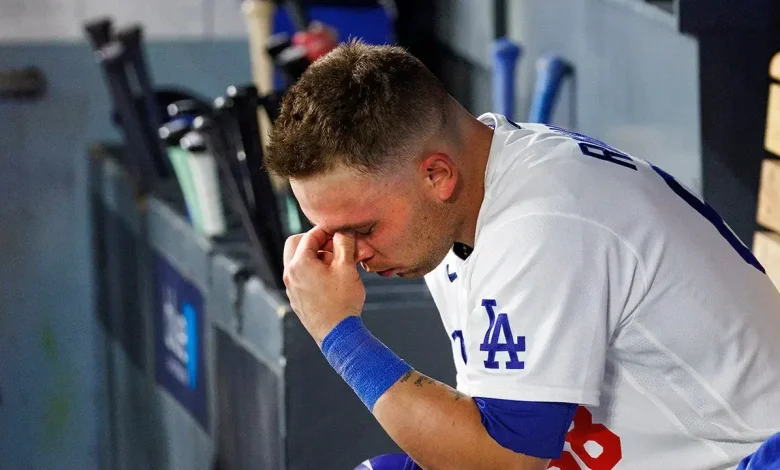 Dodgers catcher takes out frustration on himself by banging bat over his own head after strikeout