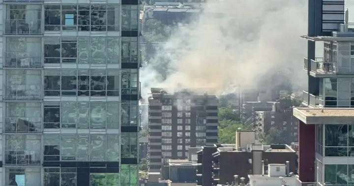 Dozens of people flee fire in downtown Calgary high-rise