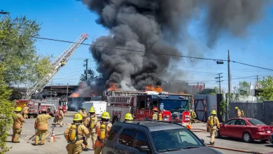 EN IMAGES | Un feu éclate dans la cour d’une entreprise de recyclage à Montréal-Nord