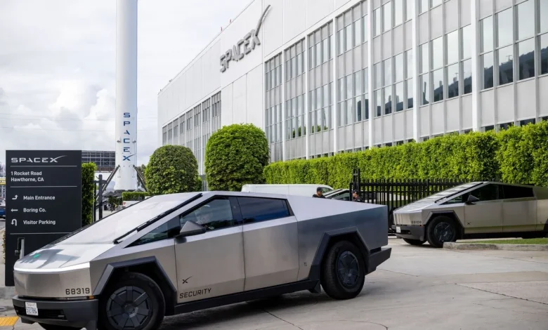 Early SpaceX Investor Says Tesla Tie-Up Is Only a Matter of When