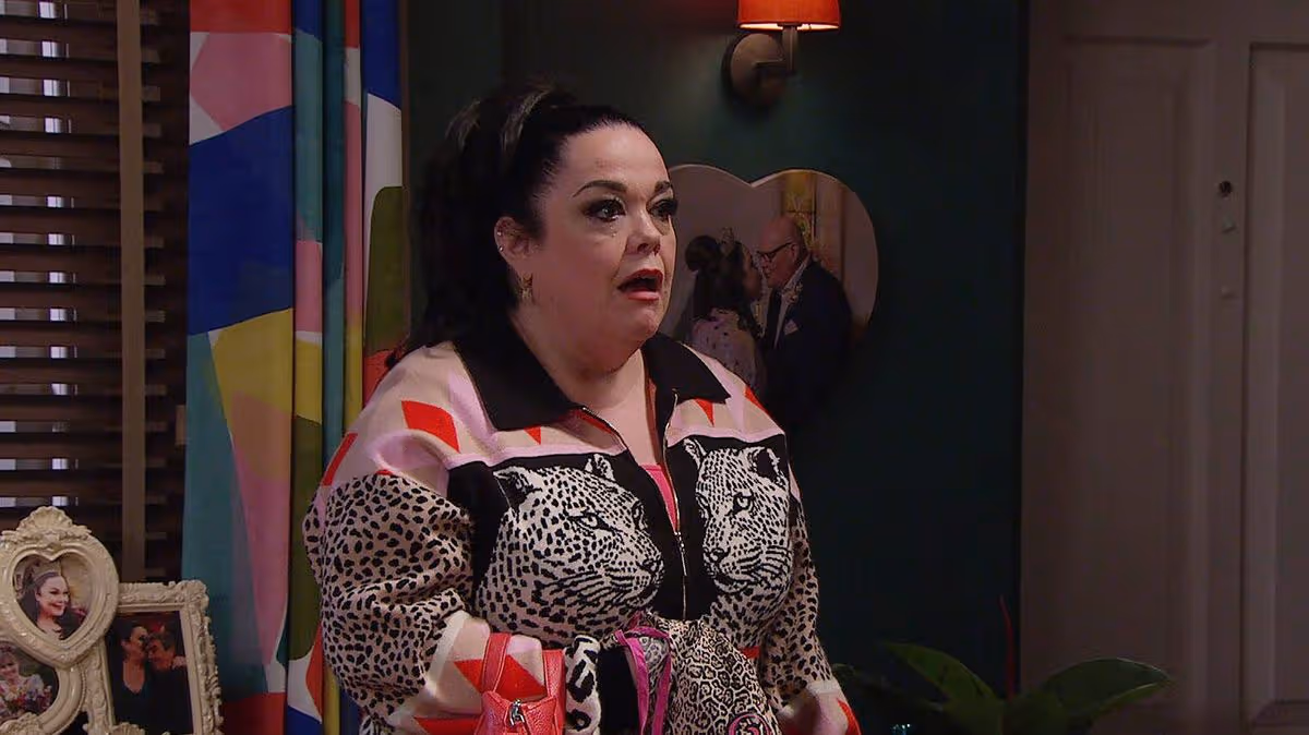 Emmerdale legend left ‘pinched and bruised’ as Lisa Riley scene descends into chaos