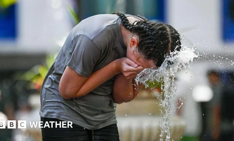'Extraordinary' heat health alerts come into force as record May heat likely