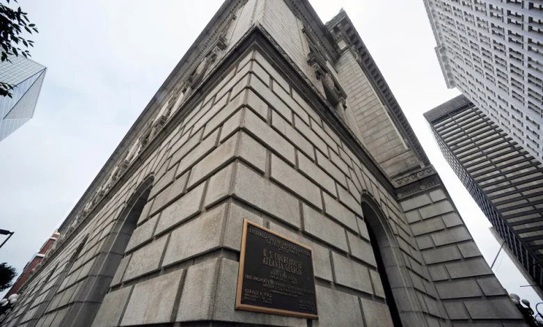 Federal judge had sex in chambers with police officer, report says