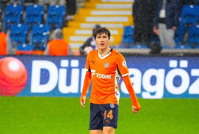 Fenerbahçe defeat Başakşehir 3–1 in Turkish Super Lig