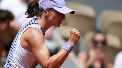 French Open 2026 live updates: Day 8 latest with Iga Świątek down a set to Marta Kostyuk