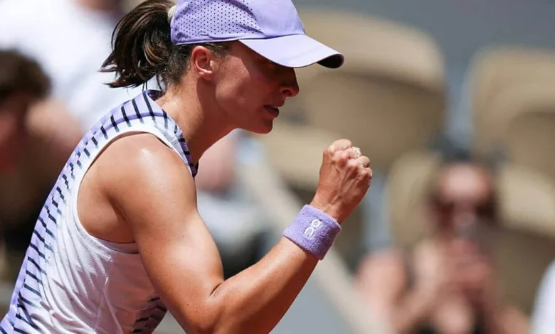 French Open 2026 live updates: Day 8 latest with Iga Świątek down a set to Marta Kostyuk