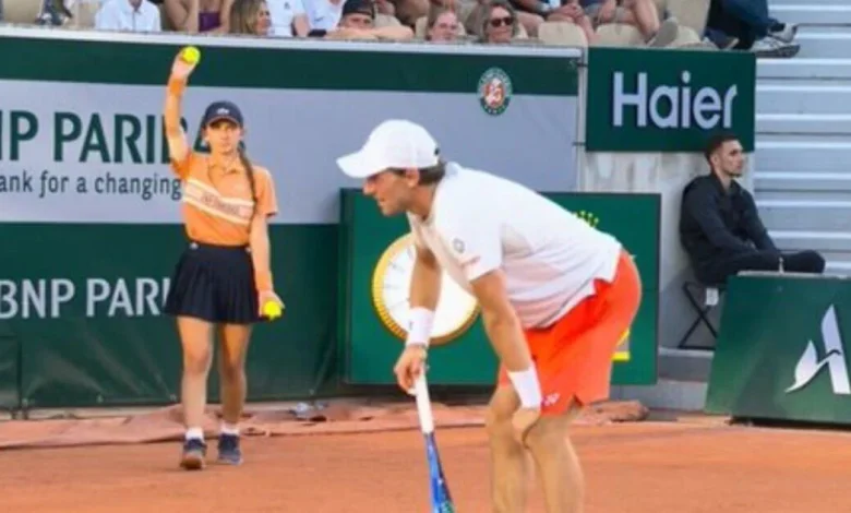 French Open LIVE: Casper Ruud calls for doctor in worrying scenes as star burst into tears