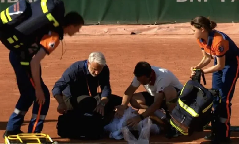 French Open star collapses to ground and can't move as medics rush to court