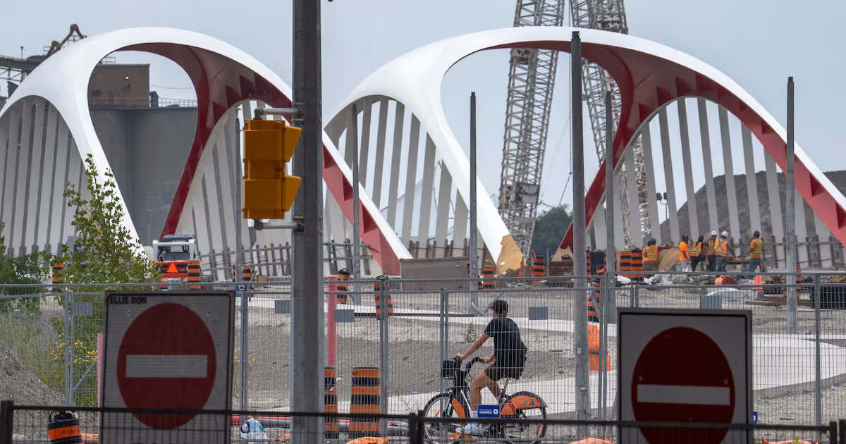 Gardiner Expressway to close this Sunday amid widespread TTC, GO train service suspensions