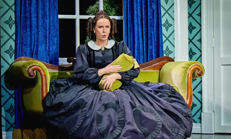 Get a 1st Look at Catherine Tate in Oh, Mary! in London's West End