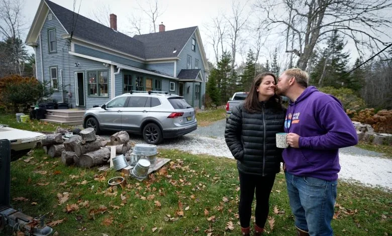 Graham Platner’s wife worried about texts he sent to other women before campaign launch