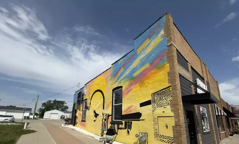 Grimes Showcases Downtown With New Mural, Promotes New Growth
