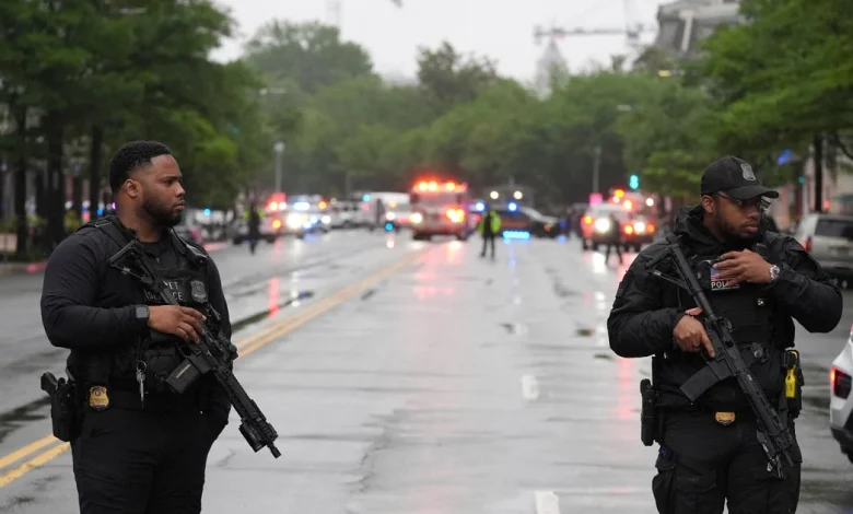 Gunman killed after opening fire on Secret Service checkpoint outside White House, officials say