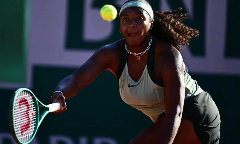 Hailey Baptiste forced to retire from French Open match with left knee injury