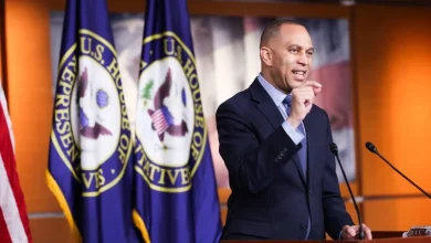 Hakeem Jeffries wants to redraw House maps from Oregon to New York. He’s willing to take on Democrats to do it