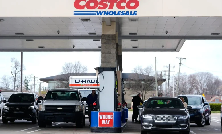 High gas prices have drivers lining up at Costco and Walmart : NPR