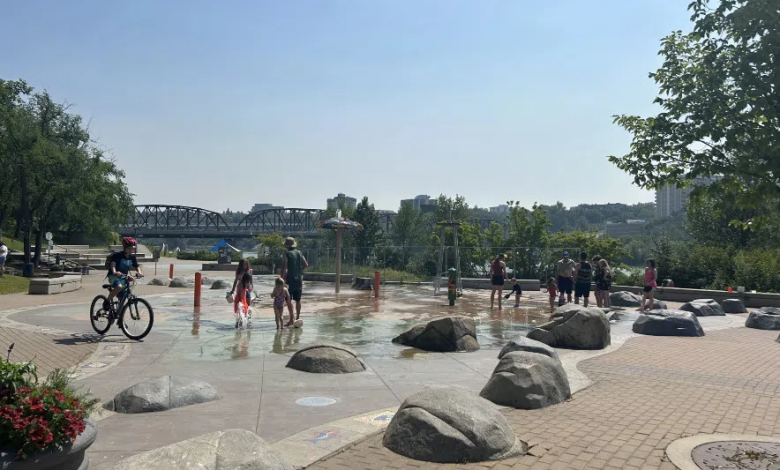 Hot weather prompts Saskatoon to open spray pads early, with extended hours